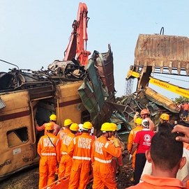 ../images/cmsimages/listing/india_train_crash-news-1709537617117644.jpg