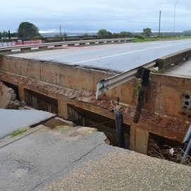 ../images/cmsimages/listing/matanzima_bridge_collapsed_in_june_2024._extra_large-news-1731401273120242.jpg