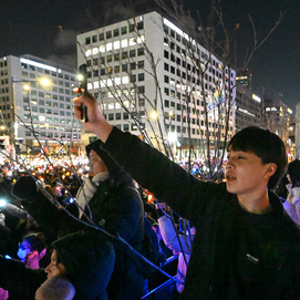 ../images/cmsimages/listing/south_korea_unrest-news-1733568522120525.jpg