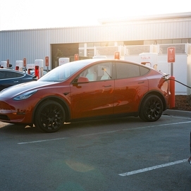 ../images/cmsimages/listing/tesla-news-1728887847119939.jpeg