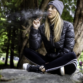 ../images/cmsimages/listing/womanvaping-news-1685508807115115.jpg