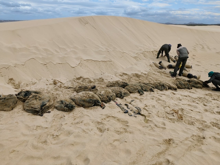 Abalone poachers abandon loot